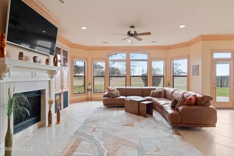 Living - 106 Augusta Dr, Broussard, LA 70518 photo 3 of 4