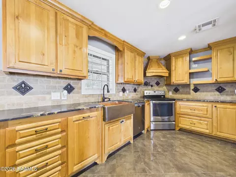 Kitchen - 312 S Fieldspan Rd, Scott, LA 70583 photo 4 of 7