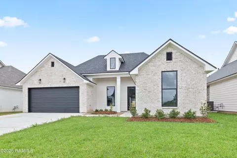 105 Fountain Meadow Dr, Broussard, LA 70518