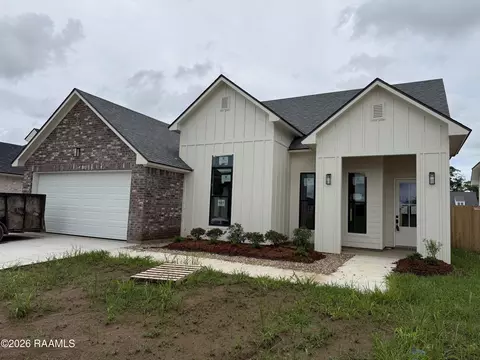 107 Fountain Meadow Dr, Broussard, LA 70518