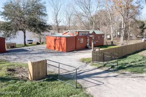 1133 Whiskey Bay Hwy, Breaux Bridge, LA 70517