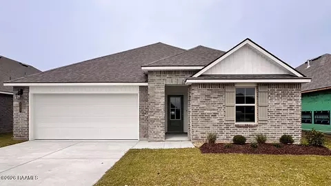 135 Lake Ridge Dr, Broussard, LA 70518