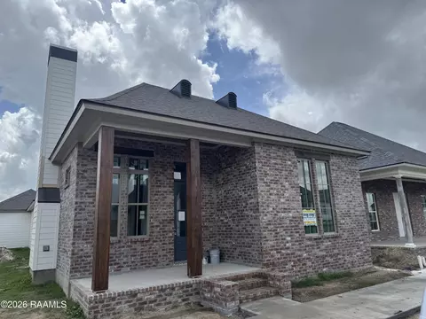 105 Hedgemoore Ct, Youngsville, LA 70592