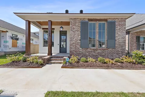 105 Hedgemoore Ct, Youngsville, LA 70592