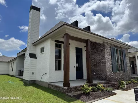 105 Hedgemoore Ct, Youngsville, LA 70592