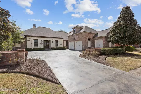 105 Shinnecock Hills Dr, Broussard, LA 70518