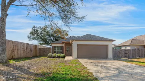 208 Picasso Dr, Rayne, LA 70578