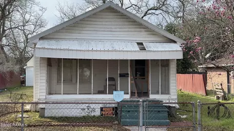 512 S Young St, Abbeville, LA 70510