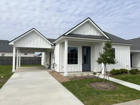 211 Silver Star Ct, Broussard, LA 70518