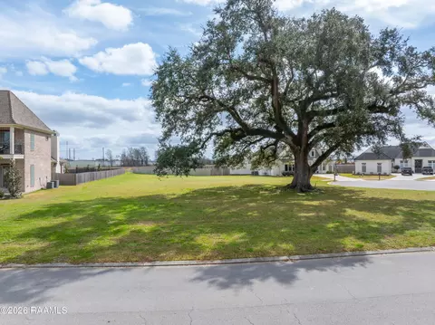 100 Fallow Ln, Broussard, LA 70518