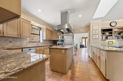 Kitchen - 404 Comanche Dr, Lafayette, LA 70503 photo 3 of 6