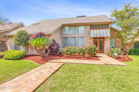 Exterior - 404 Comanche Dr, Lafayette, LA 70503 photo 4 of 16