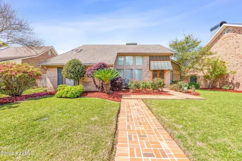Exterior - 404 Comanche Dr, Lafayette, LA 70503 photo 12 of 16