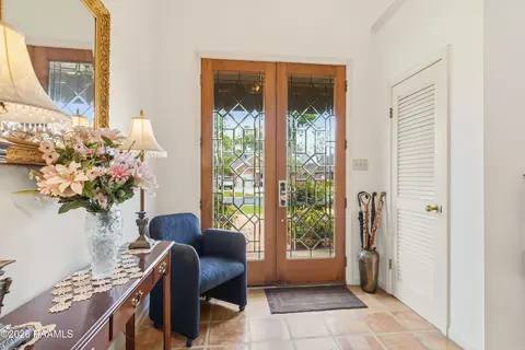 Entry Way - 404 Comanche Dr, Lafayette, LA 70503 photo 1 of 5