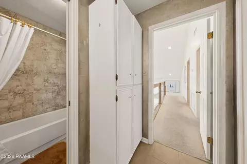 Entry Way - 404 Comanche Dr, Lafayette, LA 70503 photo 5 of 5