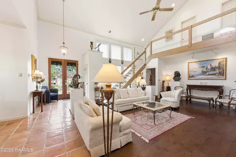 Living - 404 Comanche Dr, Lafayette, LA 70503 photo 2 of 7