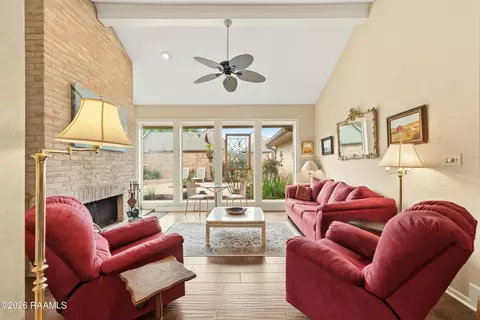 Living - 404 Comanche Dr, Lafayette, LA 70503 photo 5 of 7