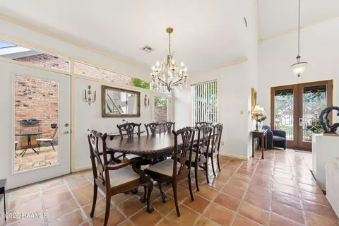 Dining - 404 Comanche Dr, Lafayette, LA 70503 photo 1 of 3