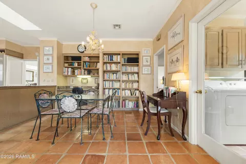 Dining - 404 Comanche Dr, Lafayette, LA 70503 photo 2 of 3
