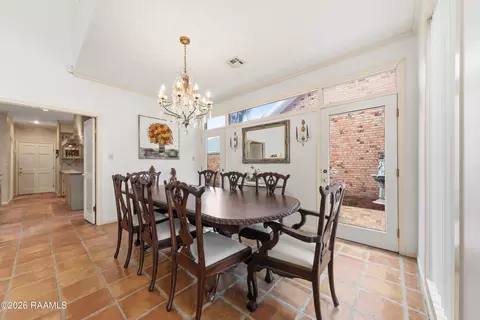 Dining - 404 Comanche Dr, Lafayette, LA 70503 photo 3 of 3