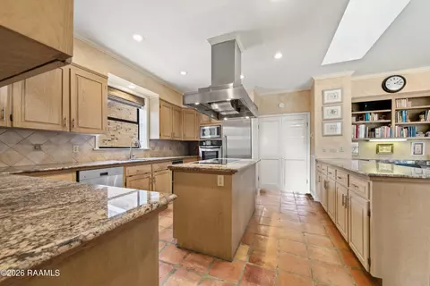 Kitchen - 404 Comanche Dr, Lafayette, LA 70503 photo 4 of 6