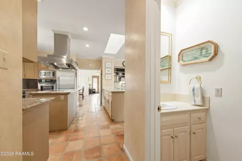 Entry Way - 404 Comanche Dr, Lafayette, LA 70503 photo 3 of 5
