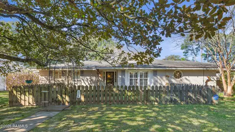 216 Louise Dr, Lafayette, LA 70506