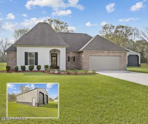 1013 Gloria Kern Dr, Breaux Bridge, LA 70517