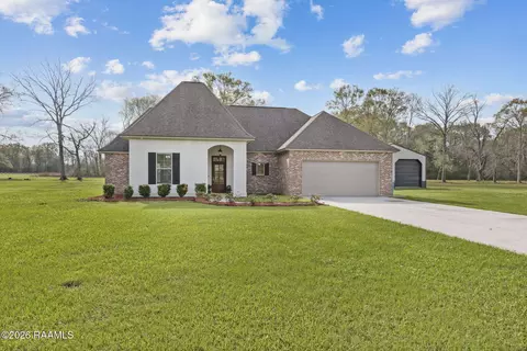 1013 Gloria Kern Dr, Breaux Bridge, LA 70517