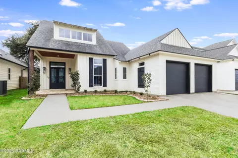 210 Treescape Dr, Lafayette, LA 70508