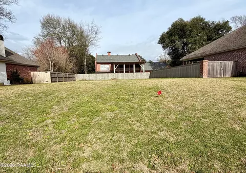 24 Oak Bnd, New Iberia, LA 70563
