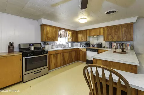 Kitchen - 3230 Amerada Rd, Kaplan, LA 70548 photo 1 of 2