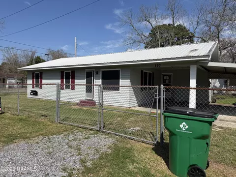 903 Chevis St, Abbeville, LA 70510