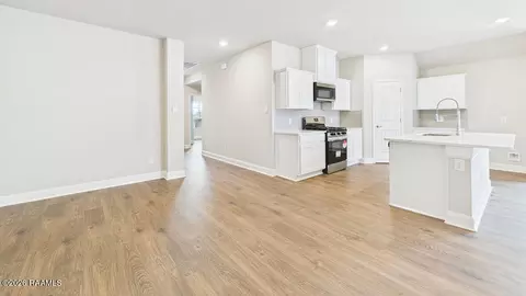 Entry Way - 206 Cypress Falls Dr, Broussard, LA 70518 photo 2 of 4