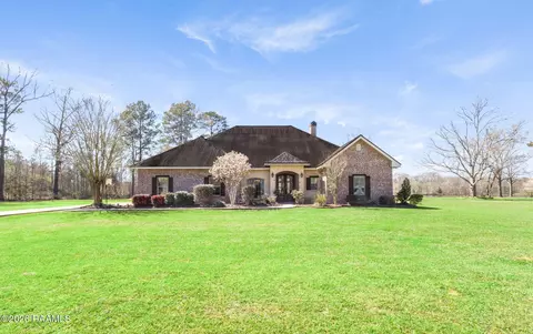 384 Hidden Village Dr, Washington, LA 70589