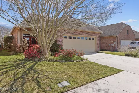 124 Oakbend Dr, Lafayette, LA 70506