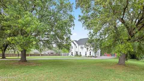 2085 Main Hwy, Arnaudville, LA 70512