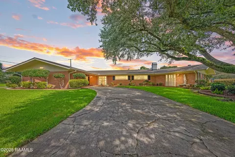 209 Robert Dr, Lafayette, LA 70506