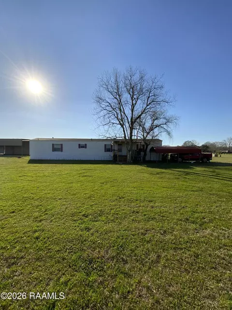 1040 Ann Dr, Arnaudville, LA 70512