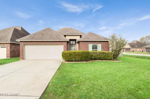205 Quiet Bluff Dr, Youngsville, LA 70592