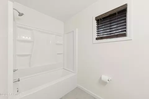 Bath - 103 Maple Dr, Lafayette, LA 70506 photo 3 of 4