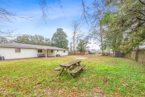 Exterior - 103 Maple Dr, Lafayette, LA 70506 photo 5 of 7