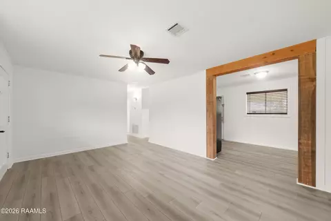 Living - 103 Maple Dr, Lafayette, LA 70506 photo 2 of 4
