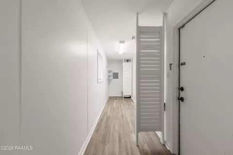 Entry Way - 103 Maple Dr, Lafayette, LA 70506 photo 1 of 2