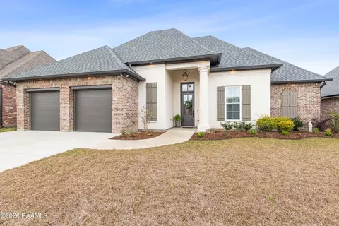 106 Carriage Lakes Dr, Youngsville, LA 70592