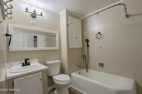 Bath - 531 N 11th St, Eunice, LA 70535 photo 1 of 2