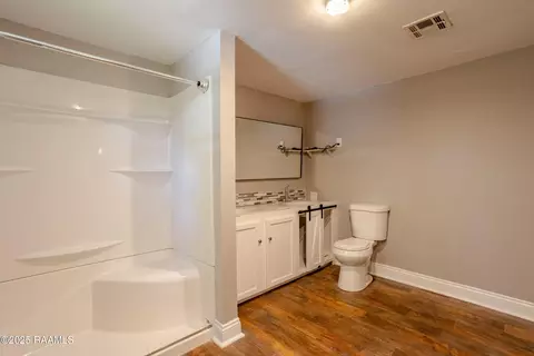 Bath - 531 N 11th St, Eunice, LA 70535 photo 2 of 2