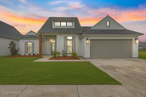 107 Lansing Ln, Youngsville, LA 70592