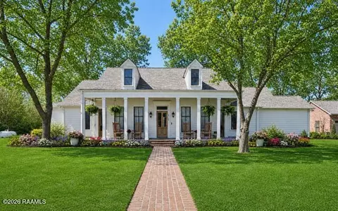 5726 Eagle Pass Dr, Youngsville, LA 70592