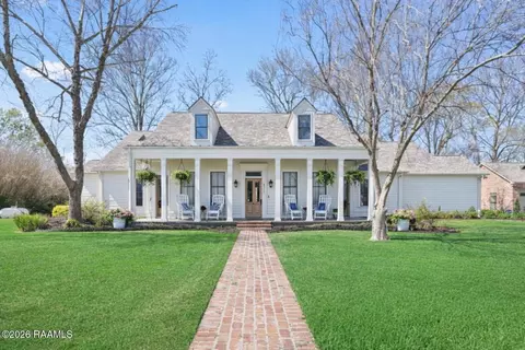 5726 Eagle Pass Dr, Youngsville, LA 70592